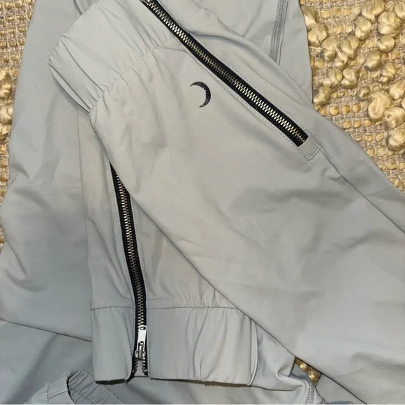 ZYIA Everywhere Joggers - Picture 3 of 3